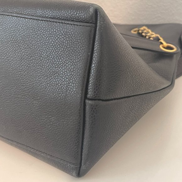 LARGE CHANEL Caviar Leather Shoulder Bag with Gold hardware - Picture 8 of 11